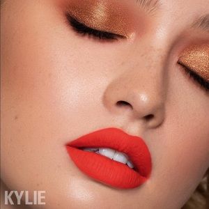 Kylie Cosmetics Matte Lipstick in ‘Doll’